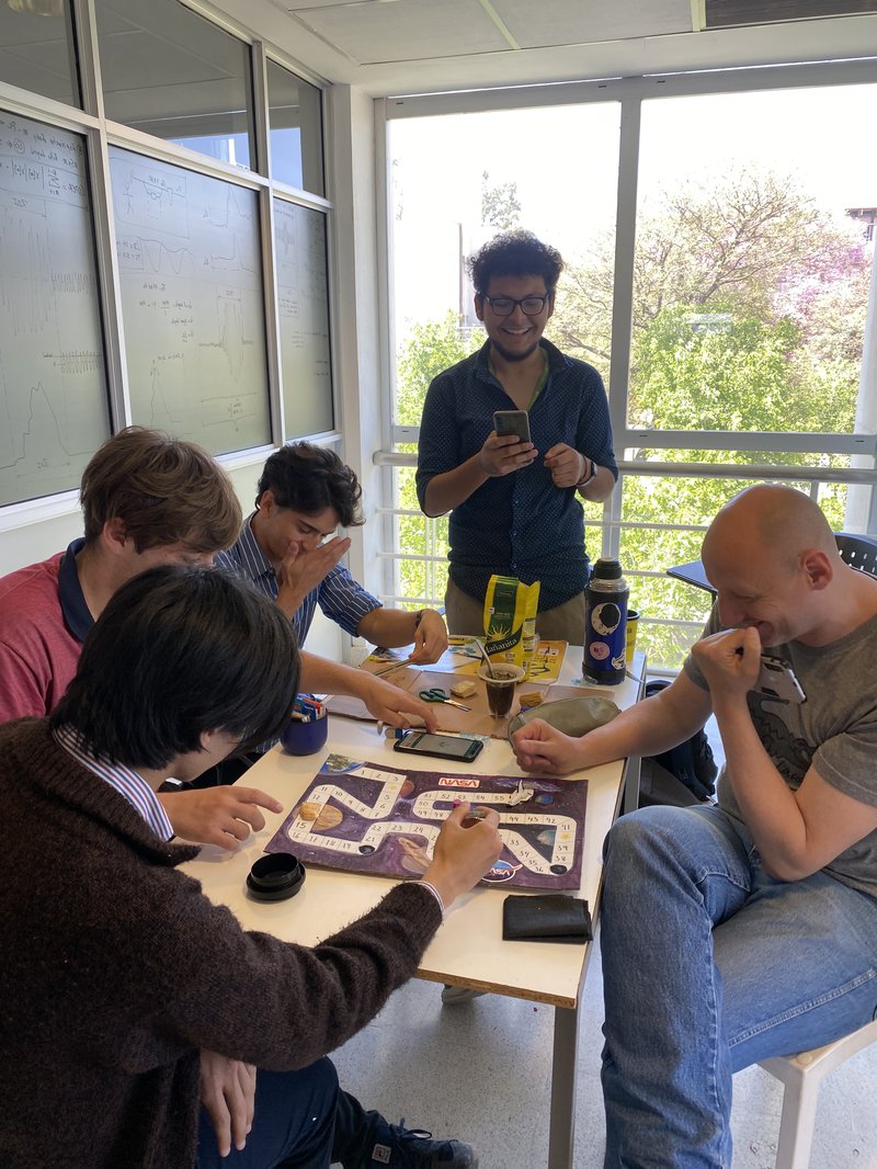 Prueba de juego con compañeros de otros grupos