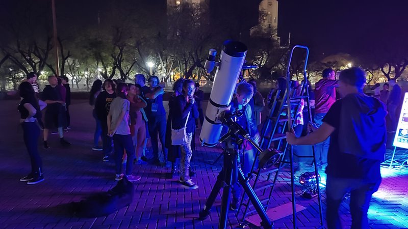 Our GOAs team took telescopes to the spaceapps San Francisco Argentina event to show the public gathered at the tecnoteca to see the Moon, Jupiter and Saturn, it was great!