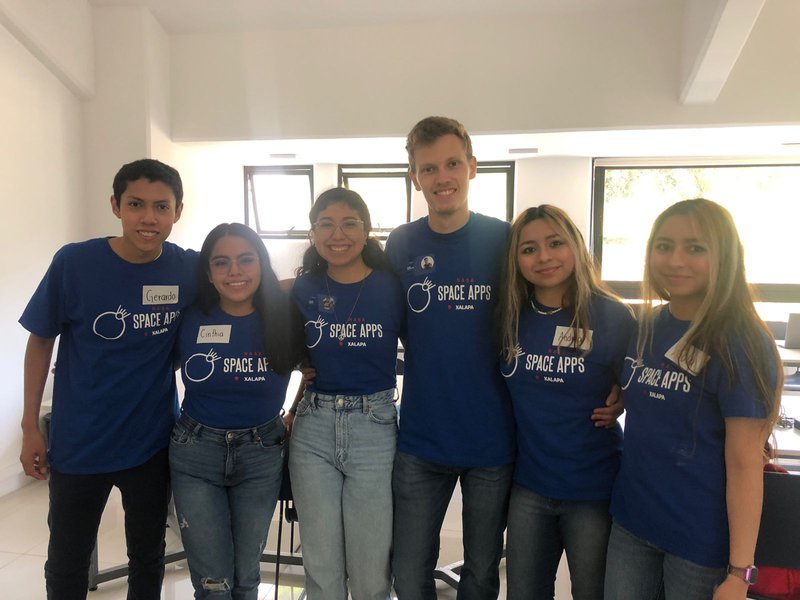 Presenting our team at the start of the challenge!!