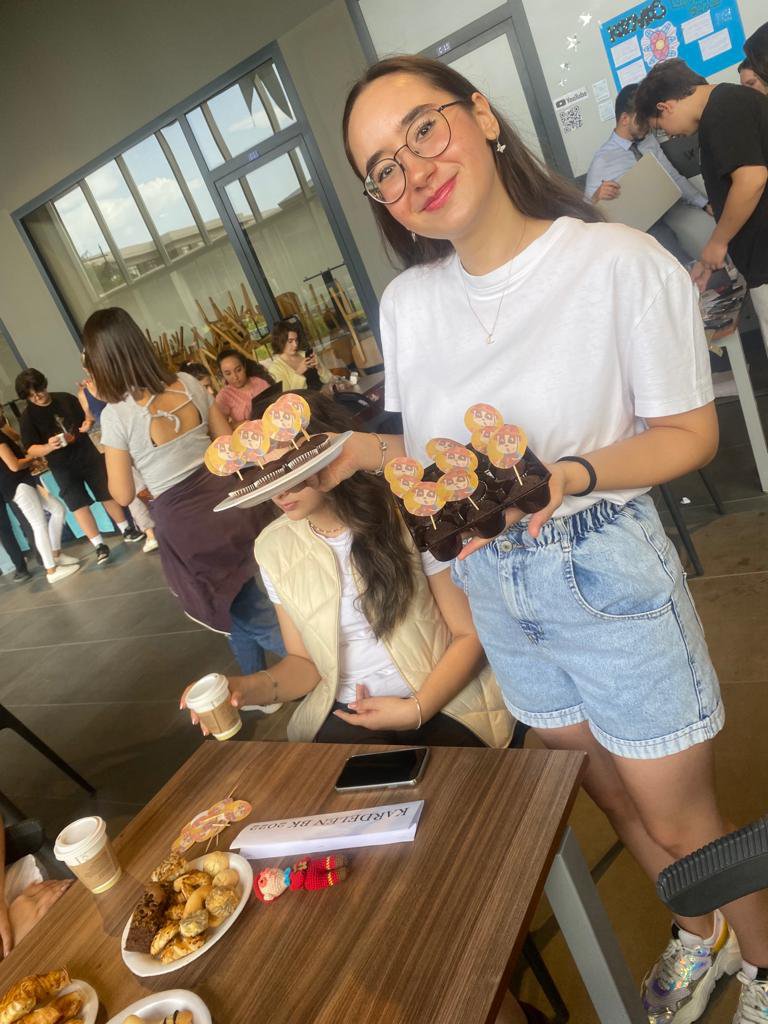 While serving our maskot cakes 🧁