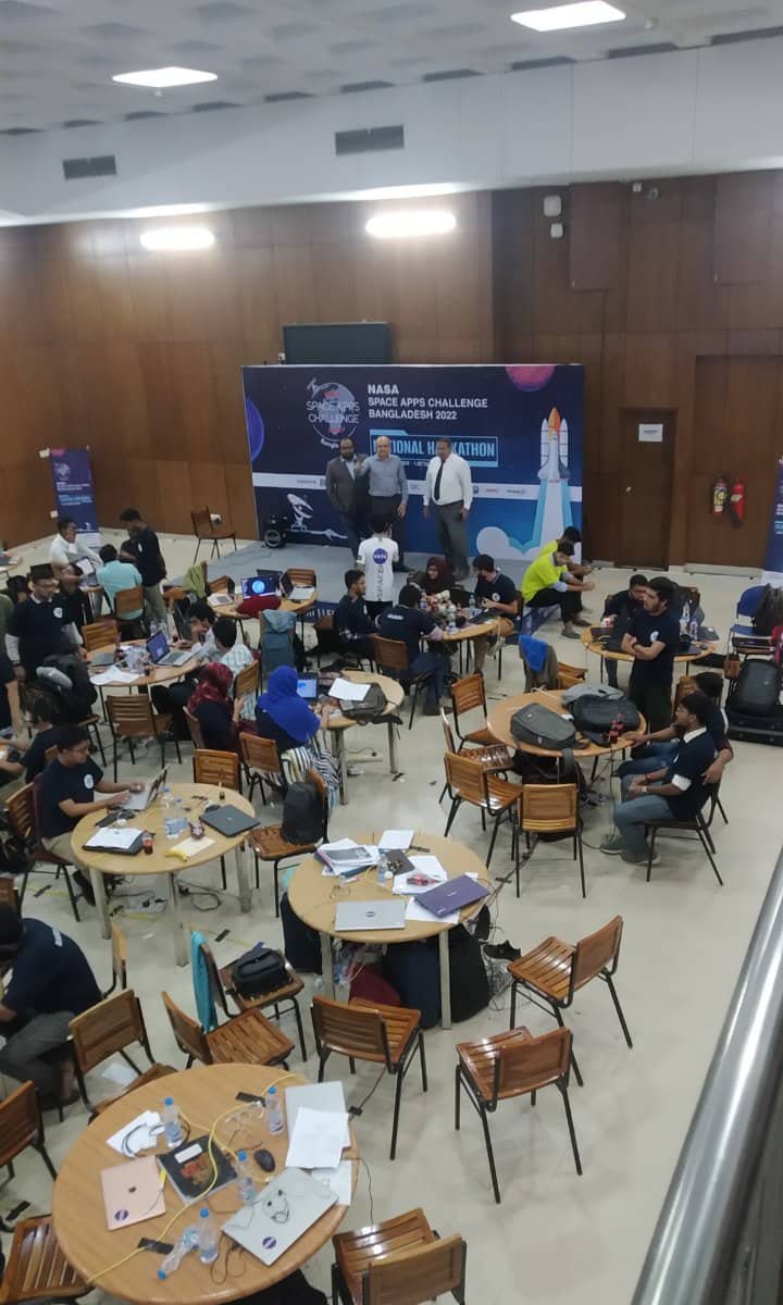 My department head sir in stage now. But, I have a confusion...Do he know me? Think so - nahh......