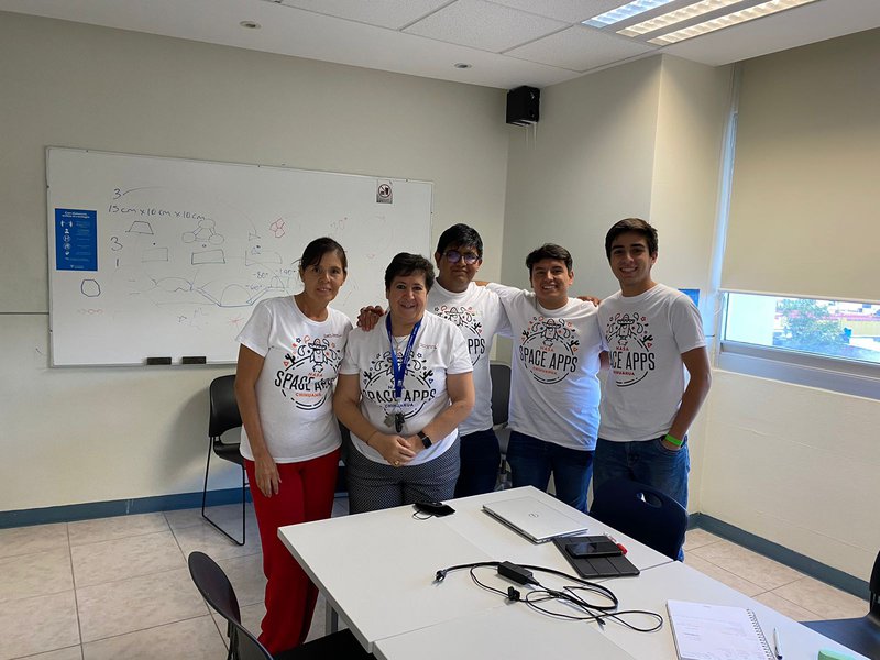 We will improve our proyect thanks to our first advisors.