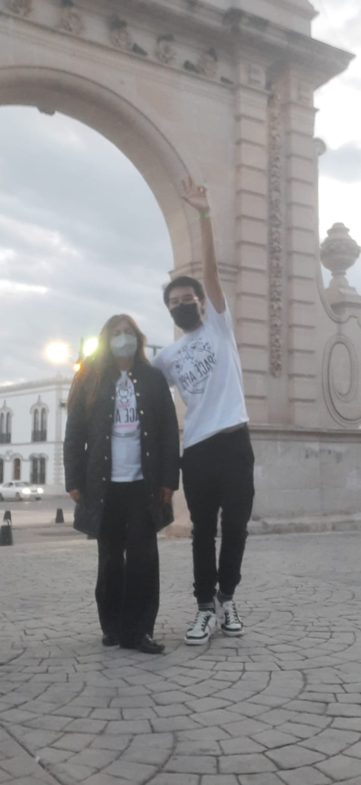 We love here, we think Chicago it's the best city in Mexico.