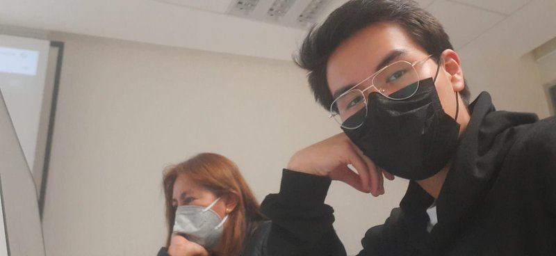 we think kinda diferent but still being good friends :)